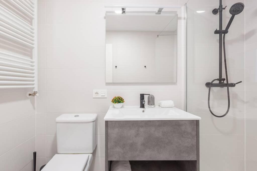 New Gorgeous Central Apartment - Beachfront - 3 Bd ซานเซบาสเตียน ภายนอก รูปภาพ